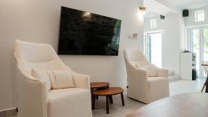 Bluevera sandy beachfront villa-Aidipsos bay