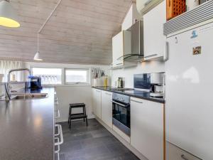 Holiday Home Wifred - 250m from the sea by Interhome