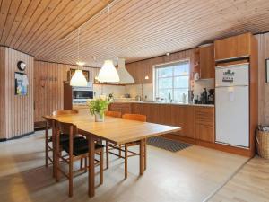 Holiday Home Vaska - 550m from the sea by Interhome