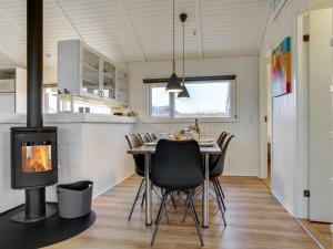 Holiday Home Hilkka - 500m from the sea by Interhome