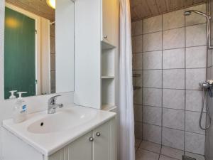 Holiday Home Harry - 100m from the sea by Interhome