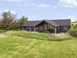 Holiday Home Ilmatar - 650m from the sea by Interhome
