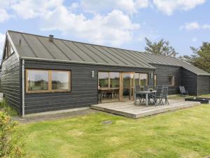 Holiday Home Ilmatar - 650m from the sea by Interhome