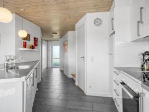 Apartment Molti - 750m from the sea by Interhome