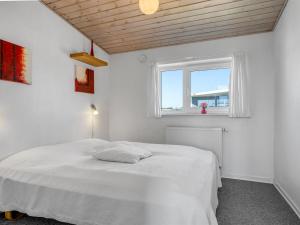 Apartment Molti - 750m from the sea by Interhome