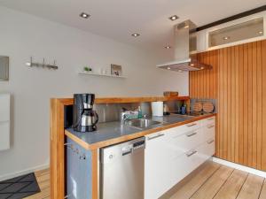 Apartment Varnava - 200m from the sea by Interhome