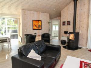 Holiday Home Beeke - 1-4km from the sea by Interhome
