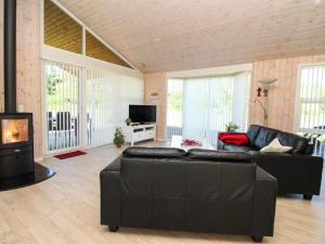 Holiday Home Beeke - 1-4km from the sea by Interhome