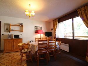 3 pièces pour 6 personnes face aux pistes et commerces, stationnement inclus - FR-1-572-190