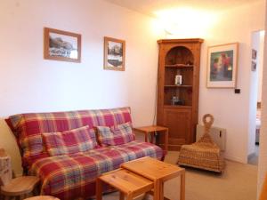 2P tout confort face aux pistes, proche commerces, 6 couchages, balcon S-E, parking, casier à skis - FR-1-572-97