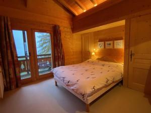 Chalet cosy 12 pers. à 1km des pistes, 5 ch., WiFi, cheminée, abri voiture - FR-1-572-30