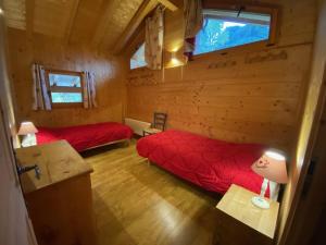 Chalet cosy 12 pers. à 1km des pistes, 5 ch., WiFi, cheminée, abri voiture - FR-1-572-30
