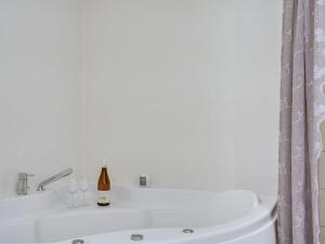 Holiday Home Katharine - 600m from the sea by Interhome