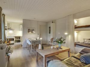 Apartment Ingert - 250m from the sea by Interhome