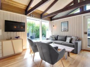 Holiday Home Eyer - 800m from the sea by Interhome