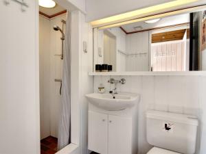 Holiday Home Eyer - 800m from the sea by Interhome