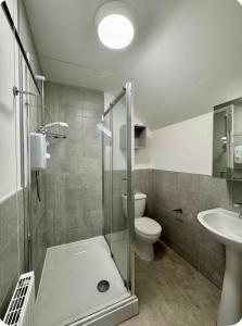 Modern room private bathroom minutes from Deansgate towers and Media city