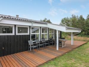 Holiday Home Nienke - 700m from the sea by Interhome