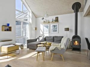 Apartment Chris - 750m from the sea by Interhome