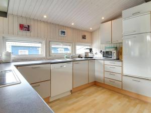 Holiday Home Gitten - 600m from the sea by Interhome