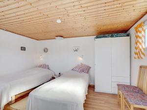 Holiday Home Ingebritt - 1-5km from the sea by Interhome