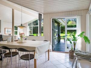 Holiday Home Hildburg - 1-5km from the sea by Interhome