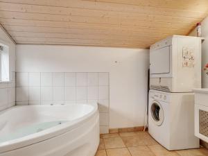 Holiday Home Hilke - 850m from the sea by Interhome