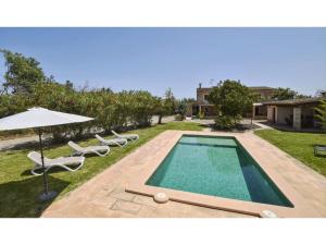 Poolside Garden Retreat in Búger