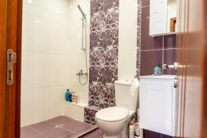 Evgenys Stylishly Designed 2 Bedroom Apartment plus Garage!