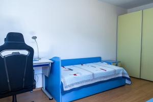 Evgenys Stylishly Designed 2 Bedroom Apartment plus Garage!