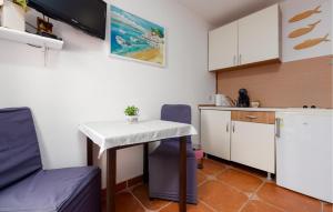 Beautiful Apartment In Karlobag