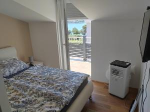 Grey Gold apartment 80m from the beach