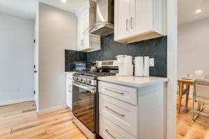 4 Mi to SoFi Stadium Modern Home with Fenced Yard