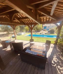 Bastide provençale avec piscine