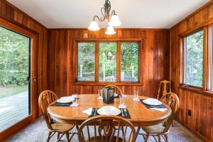 Wooded Retreat on 5 Acres: 6 Mi to Edinboro Lake!