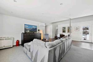 New! Cozy north Boulder guesthouse!