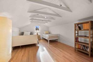 New! Cozy north Boulder guesthouse!