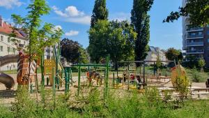 Apartment in a green location with Parking & Balcony, Walking distance to U1 Metro