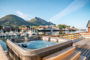 Astabrygga - Lofoten Jacuzzi - 4hvězdičkové hotely ve městě Moskenes