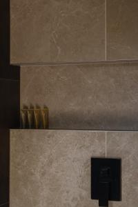 Lootvina Houses - Linnast välja, puu otsa!