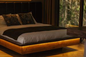 Lootvina Houses - Linnast välja, puu otsa!