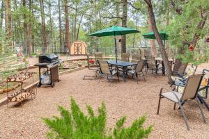 10 Mi to Show Low: Pinetop-Lakeside Family Cabin!