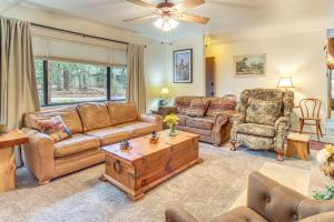 10 Mi to Show Low: Pinetop-Lakeside Family Cabin!