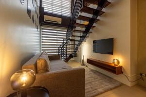 Stunning View Loft Type 1 BR in Circulo Verde near Bridgetowne, Eastwood Fast Wi-Fi