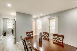 BBQ Ready Historic Apt 3 Mi to Dtwn Manchester