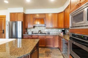 3Br Ski-in Ski-out-On Mountain-Lone Eagle 3053 condo