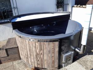 Lodge in Bohemia with Sauna and Bubble Bath