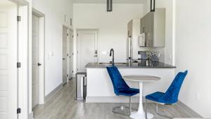 Landing Modern 1BD Rooftop Lounge Gym