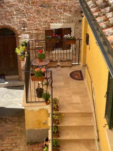 Il Grottino, Tuscan Village Apartment
