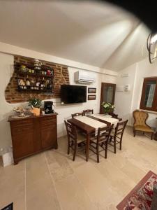 Il Grottino, Tuscan Village Apartment